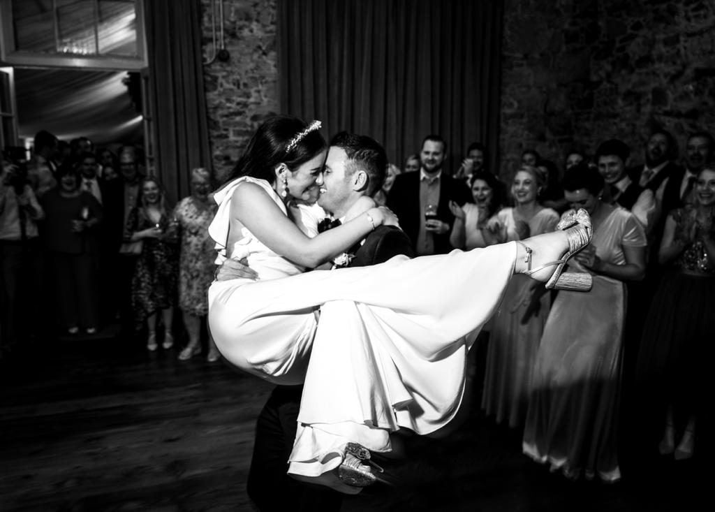 The White and Gold Bride: Lisa