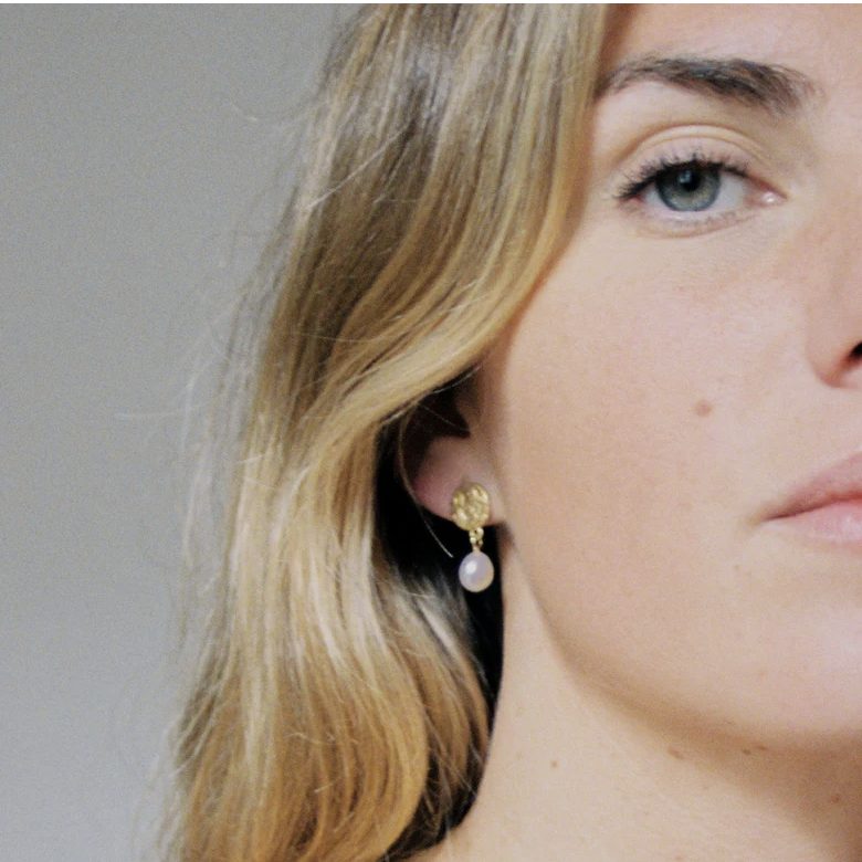 Agapée Tora Gold Pearl Earrings
